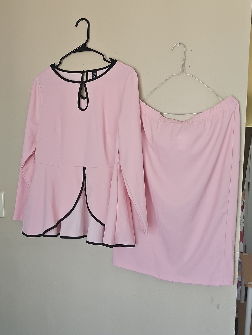 SHEIN Pink Two-Piece Skirt Set with Black Trim